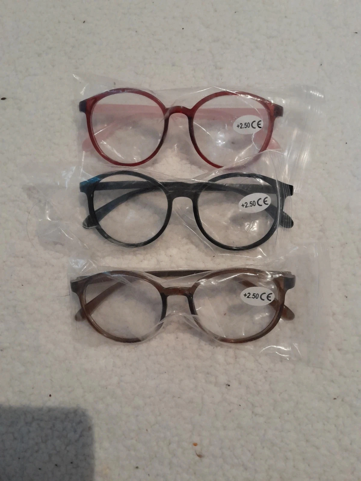 Lot N°03 composé de 3 paires de lunettes de loupe / de lecture, Correction +2.50